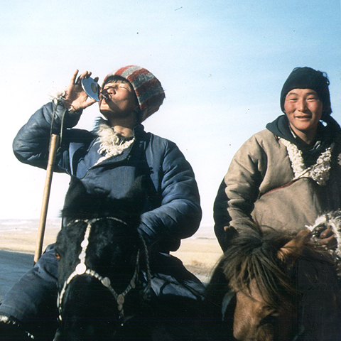 https://m2.dalvey.com/media/cmsrules/flask-mongolian-tribesmen.jpg